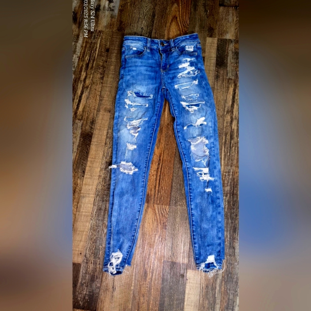 American Eagle Distressed Blue Jeans